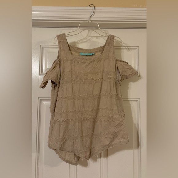 Pretty beige cold shoulder top. Medium - Picture 2 of 8